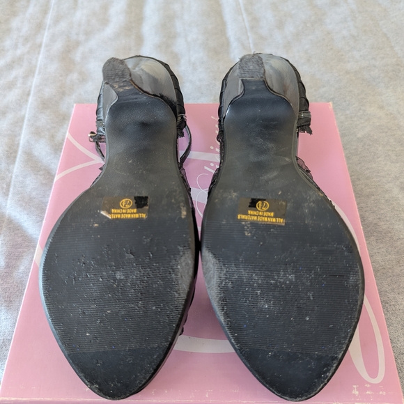 Delicious Black Women's Heels - Picture 6 of 9
